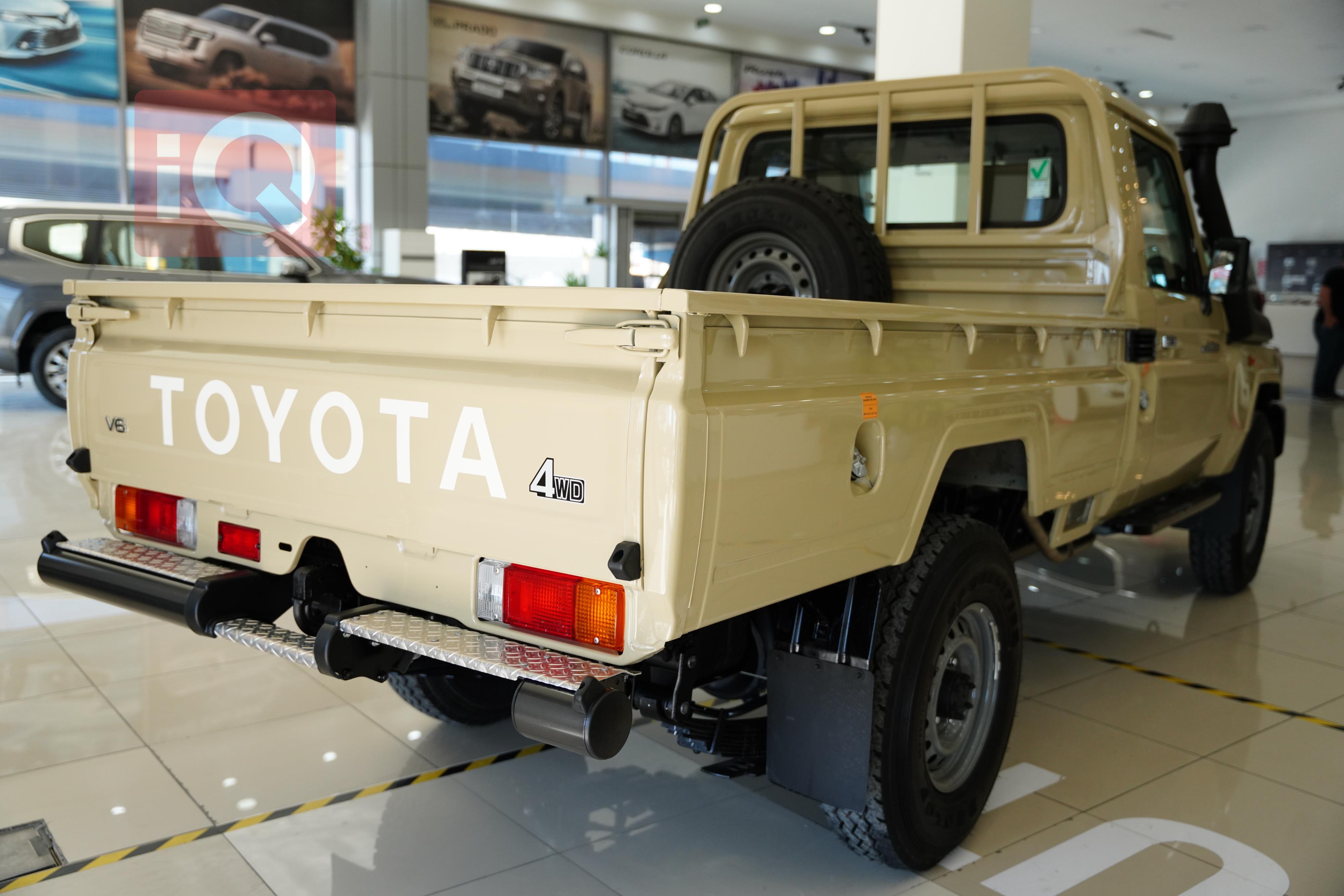 Toyota Land Cruiser 70 Pickup
